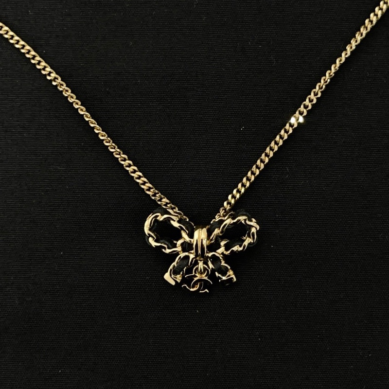 Chanel 黑金皮穿鏈  小蝴蝶結項鍊98新配件盒子-3