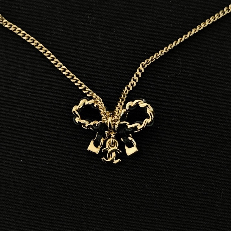Chanel 黑金皮穿鏈  小蝴蝶結項鍊98新配件盒子-5