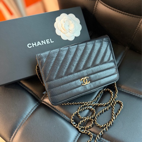 CHANEL 黑金logo手機包🖤卡夾零錢夾層🖤山羊皮
