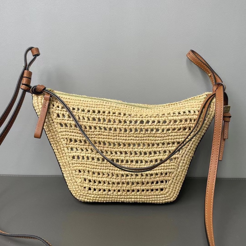Loewe 拉菲草 mini hammock hobo28*17*9.5  98新肩帶塵袋-1