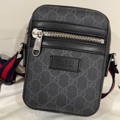 Gucci 老花黑色經典小側包 男包🖤
