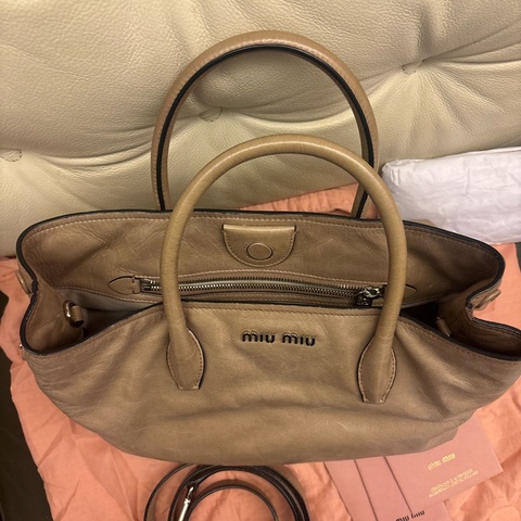 Miu Miu 手袋 油蠟皮 可手挽 側孭or crossbody