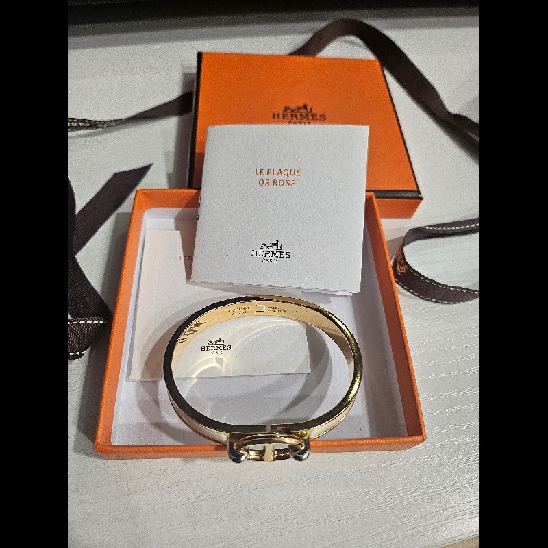 愛瑪仕豬鼻子白玫瑰金手環-13