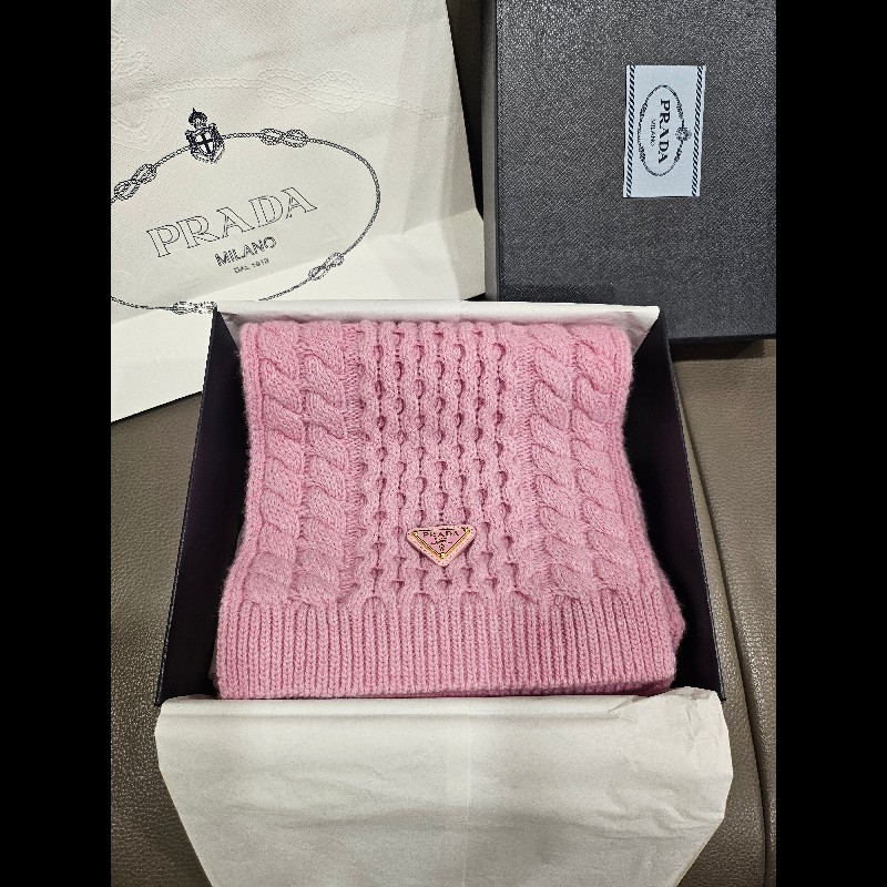 PRADA羊毛粉色圍巾-1