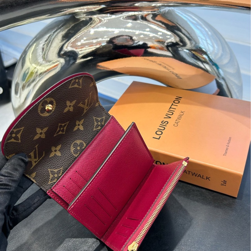 LouisVuitton老花經典款錢包 內拼紅色 經典老花 永不過時 三折款 容量很大-1