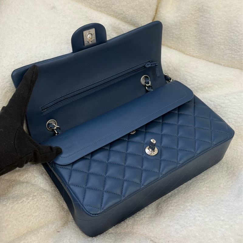 (全新存放🆕膠膜未撕）Chanel coco25 深藍 羊皮 專櫃三十七萬-11