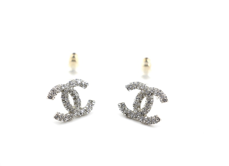 Chanel B18S水鑽經典銀色CC耳環-4