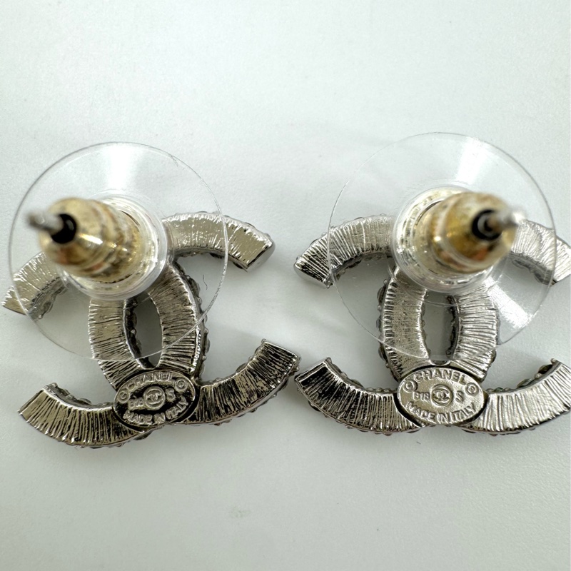 Chanel B18S水鑽經典銀色CC耳環-10