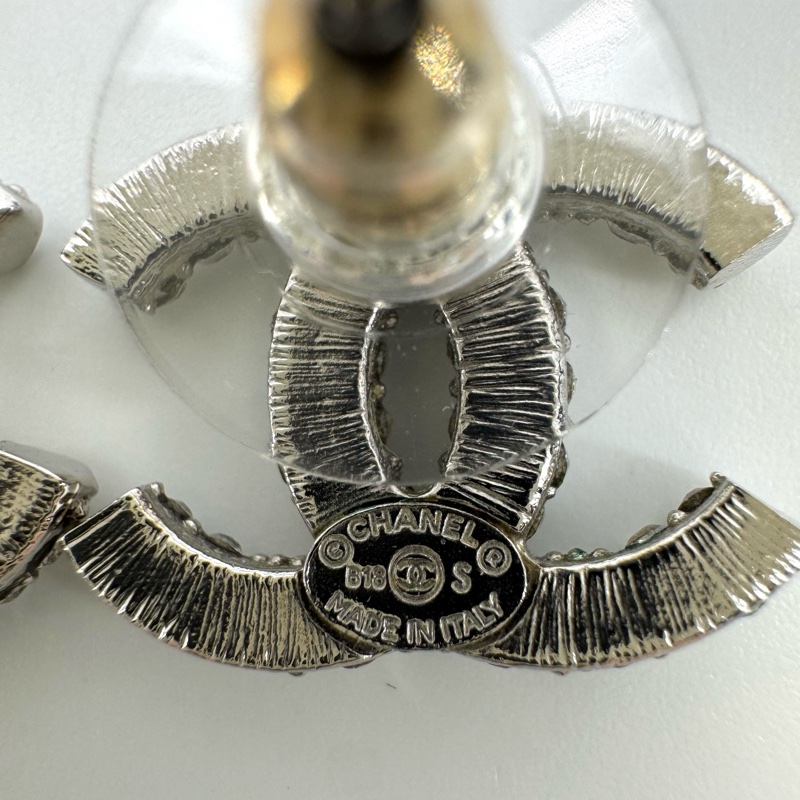 Chanel B18S水鑽經典銀色CC耳環-11