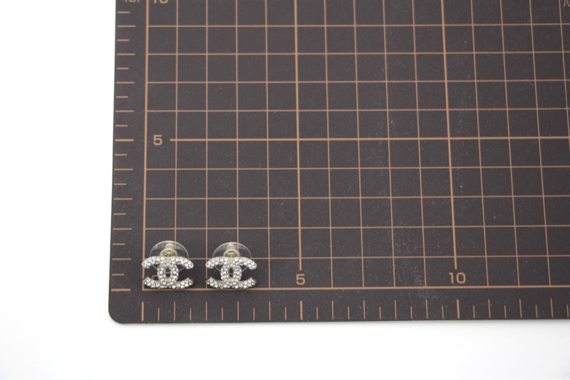 Chanel B18S水鑽經典銀色CC耳環-13