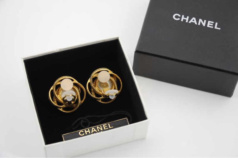 Chanel Vintage 96P鍍金仿珍珠螺旋紋圈夾式耳環-5