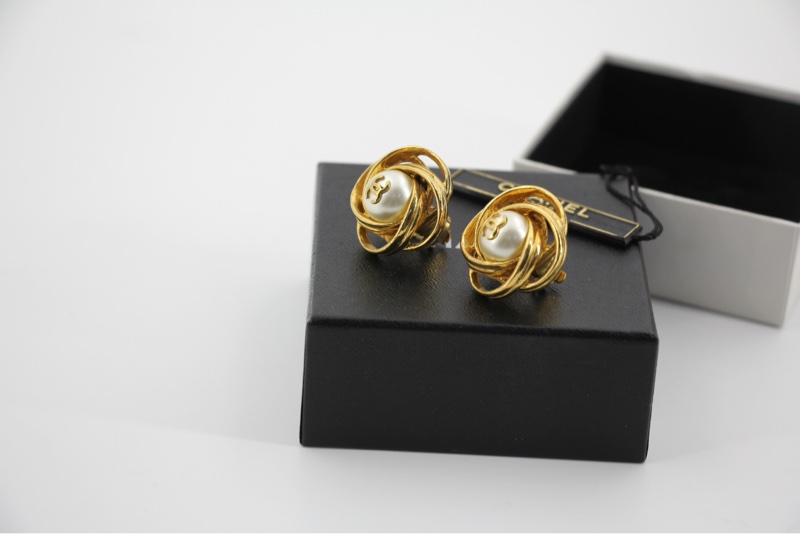 Chanel Vintage 96P鍍金仿珍珠螺旋紋圈夾式耳環-9