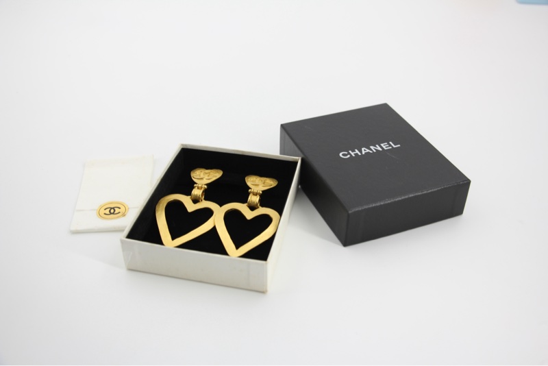 Chanel Vintage 95P鍍金啞金色心形吊墜夾式大耳環-1