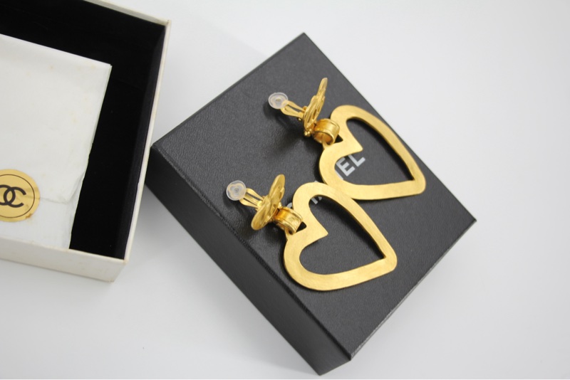 Chanel Vintage 95P鍍金啞金色心形吊墜夾式大耳環-5