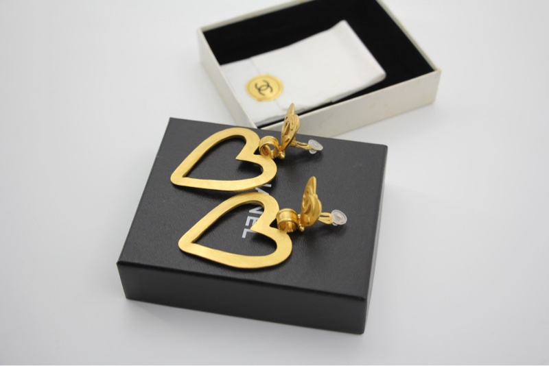 Chanel Vintage 95P鍍金啞金色心形吊墜夾式大耳環-7