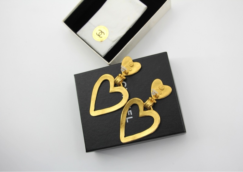 Chanel Vintage 95P鍍金啞金色心形吊墜夾式大耳環-8