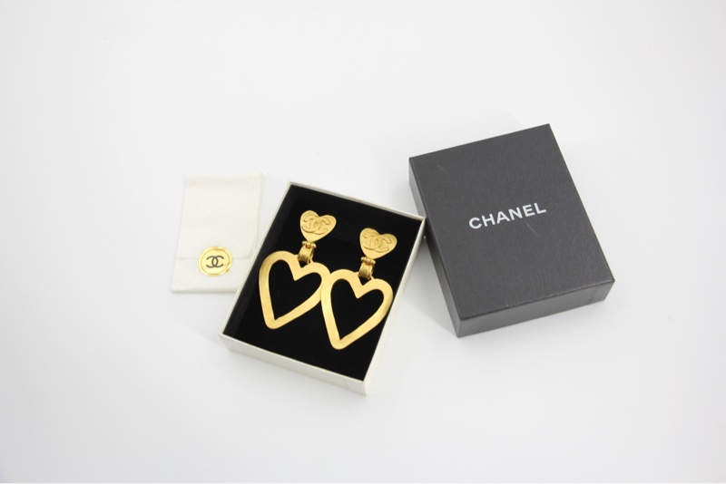Chanel Vintage 95P鍍金啞金色心形吊墜夾式大耳環-9