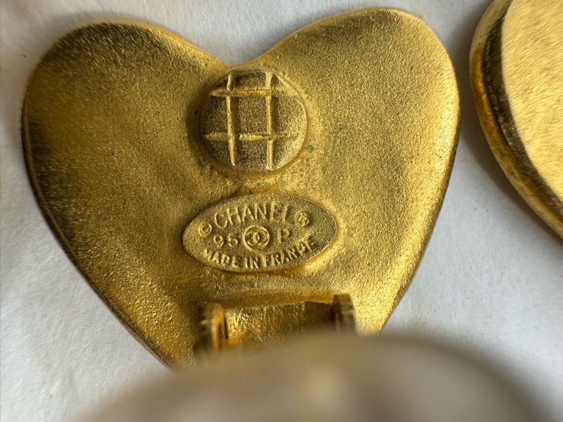 Chanel Vintage 95P鍍金啞金色心形吊墜夾式大耳環-15