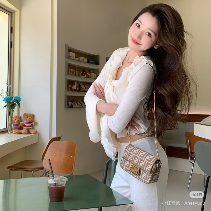 閒置99新全配❤️ Fendi #奶茶色 #法棍包 #Mini #baguette 金釦-4