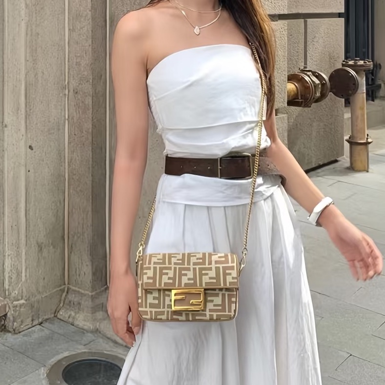 閒置99新全配❤️ Fendi #奶茶色 #法棍包 #Mini #baguette 金釦-6