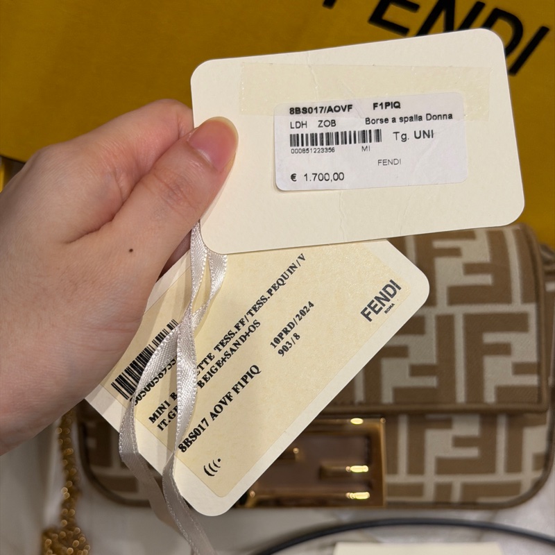 閒置99新全配❤️ Fendi #奶茶色 #法棍包 #Mini #baguette 金釦-9