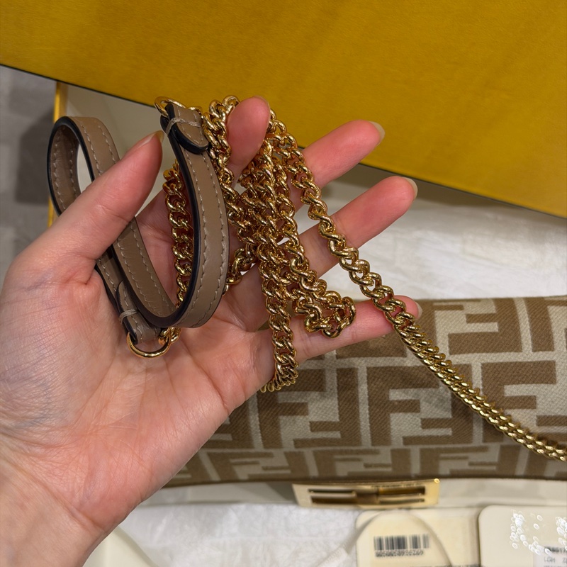 閒置99新全配❤️ Fendi #奶茶色 #法棍包 #Mini #baguette 金釦-11