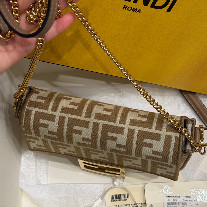 閒置99新全配❤️ Fendi #奶茶色 #法棍包 #Mini #baguette 金釦-12