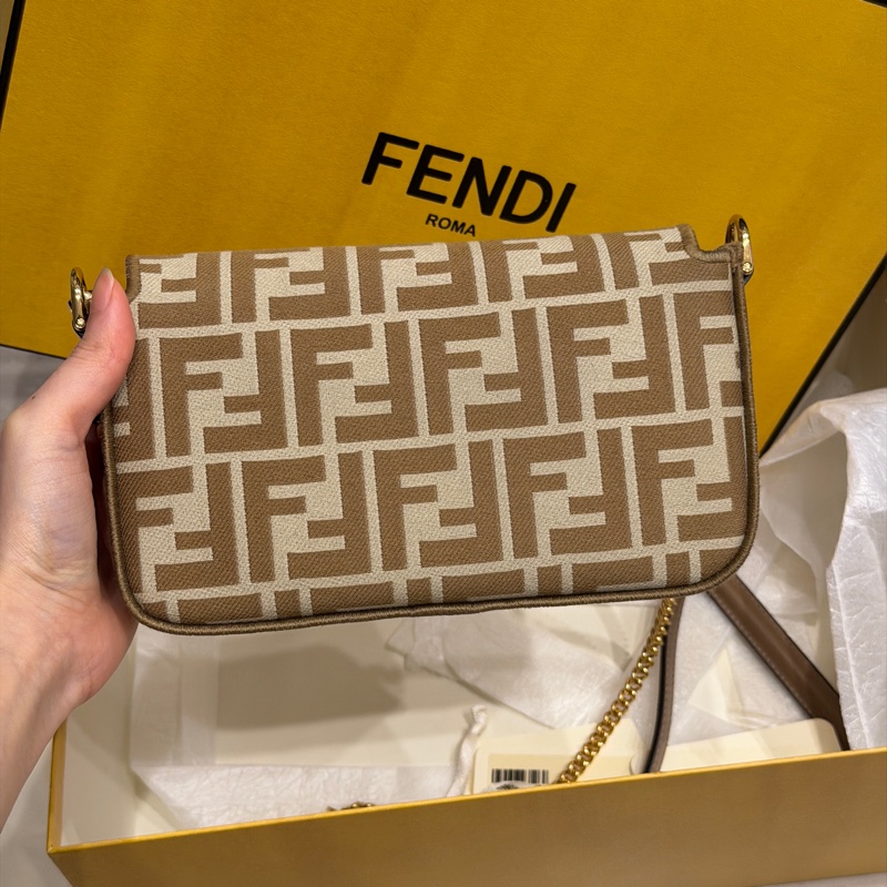 閒置99新全配❤️ Fendi #奶茶色 #法棍包 #Mini #baguette 金釦-16