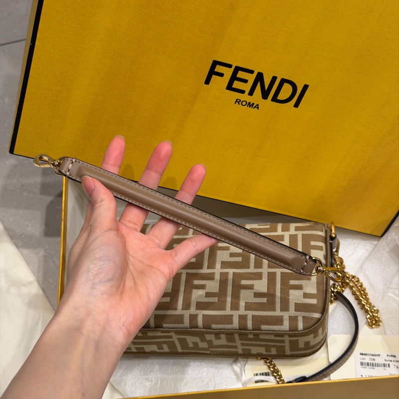 閒置99新全配❤️ Fendi #奶茶色 #法棍包 #Mini #baguette 金釦-17