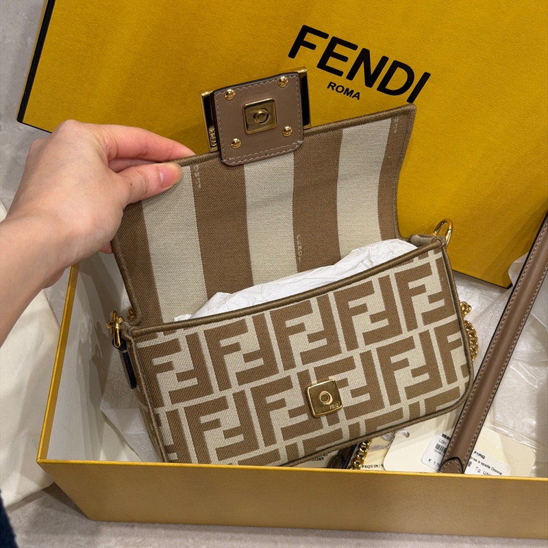 閒置99新全配❤️ Fendi #奶茶色 #法棍包 #Mini #baguette 金釦-18