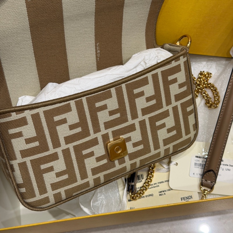 閒置99新全配❤️ Fendi #奶茶色 #法棍包 #Mini #baguette 金釦-20