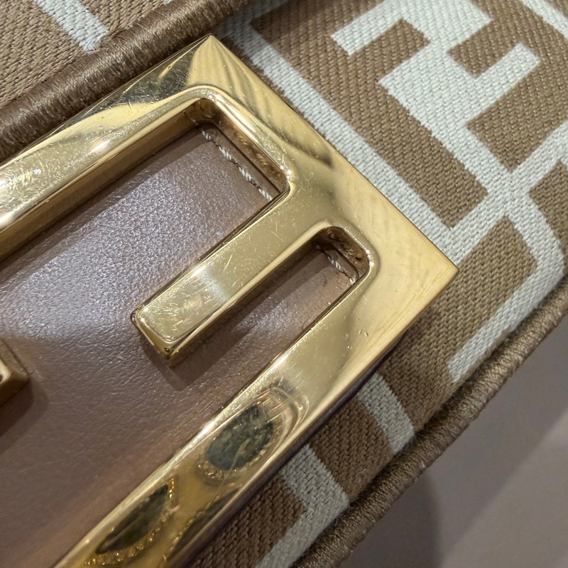 全配❤️ Fendi #奶茶色 #法棍包 #Mini #baguette 金釦-23