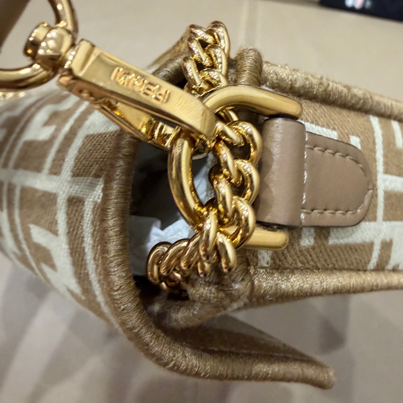 全配❤️ Fendi #奶茶色 #法棍包 #Mini #baguette 金釦-25