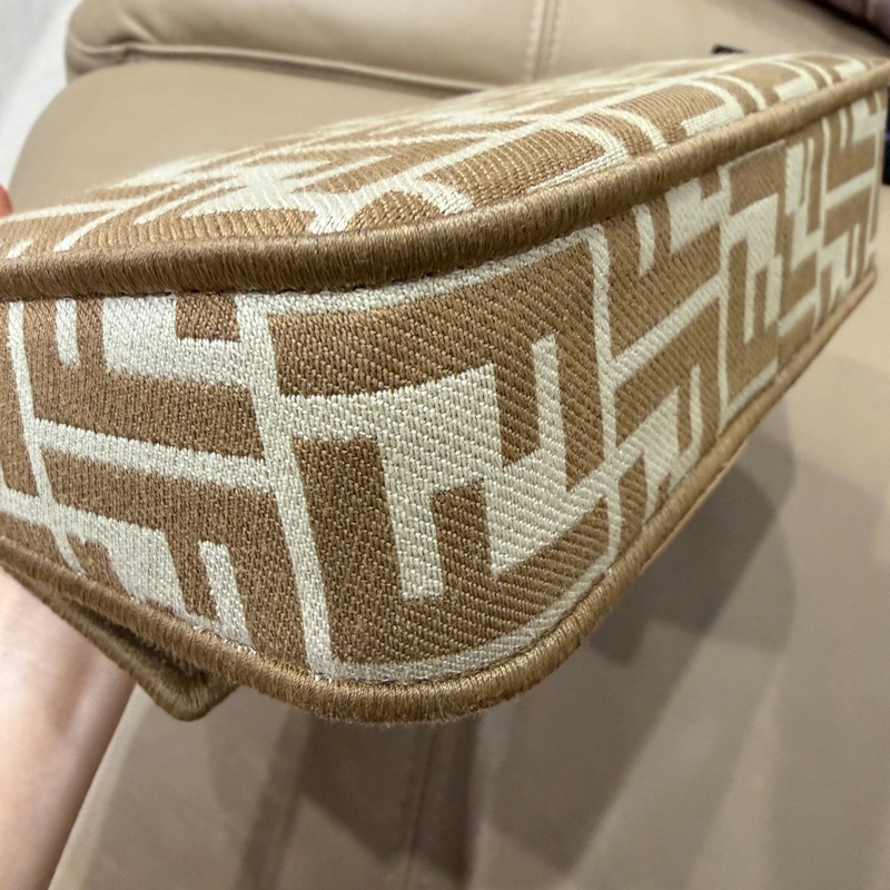 全配❤️ Fendi #奶茶色 #法棍包 #Mini #baguette 金釦-26