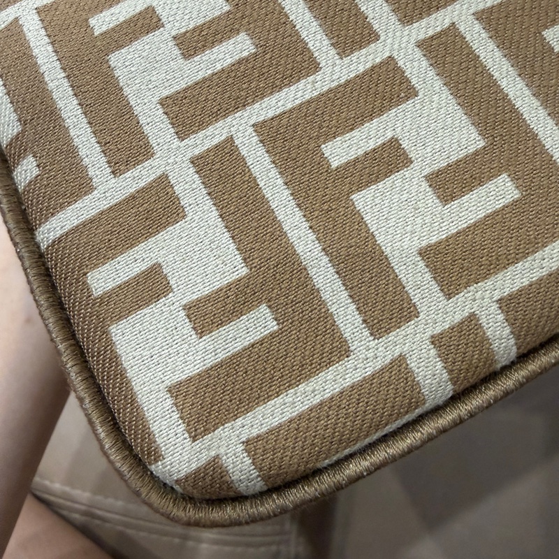 全配❤️ Fendi #奶茶色 #法棍包 #Mini #baguette 金釦-29