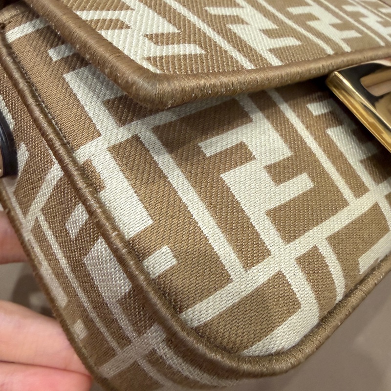 全配❤️ Fendi #奶茶色 #法棍包 #Mini #baguette 金釦-30