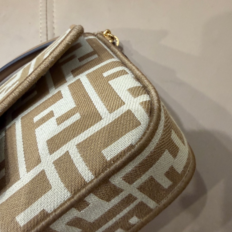 全配❤️ Fendi #奶茶色 #法棍包 #Mini #baguette 金釦-31