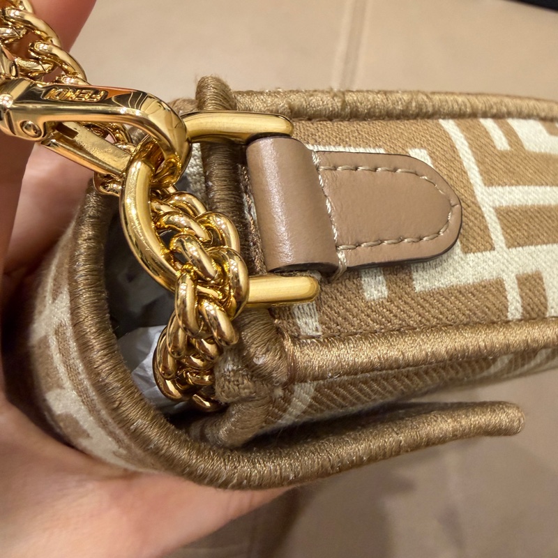 全配❤️ Fendi #奶茶色 #法棍包 #Mini #baguette 金釦-32