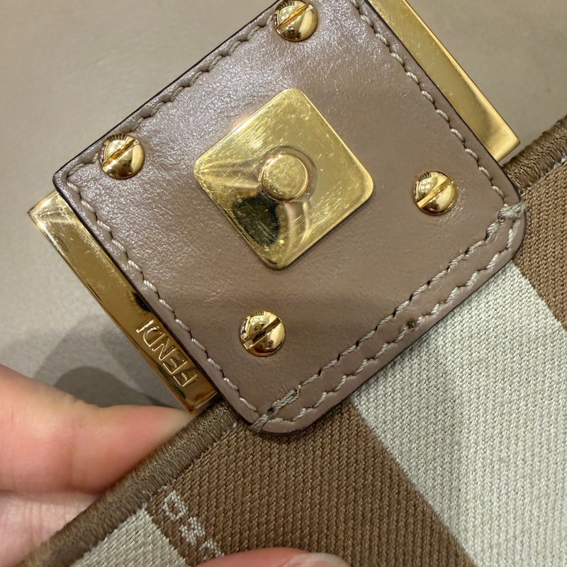 全配❤️ Fendi #奶茶色 #法棍包 #Mini #baguette 金釦-33