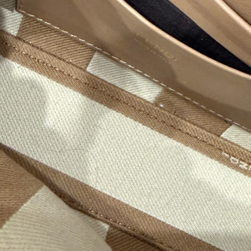 全配❤️ Fendi #奶茶色 #法棍包 #Mini #baguette 金釦-40