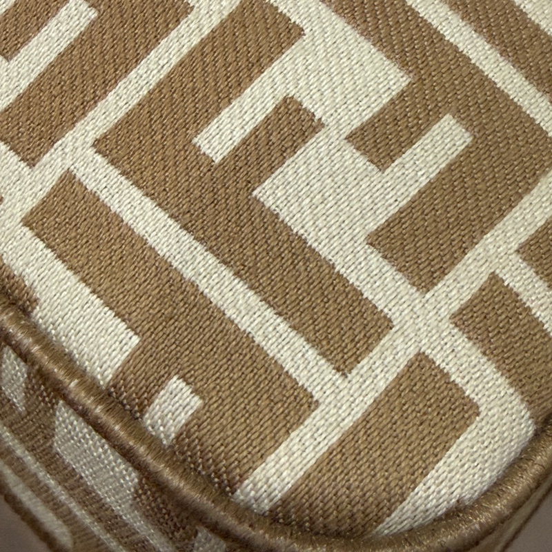 全配❤️ Fendi #奶茶色 #法棍包 #Mini #baguette 金釦-43