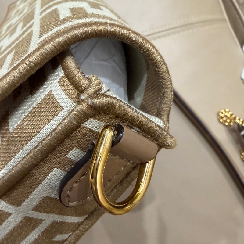 全配❤️ Fendi #奶茶色 #法棍包 #Mini #baguette 金釦-50