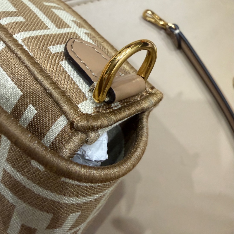 全配❤️ Fendi #奶茶色 #法棍包 #Mini #baguette 金釦-51
