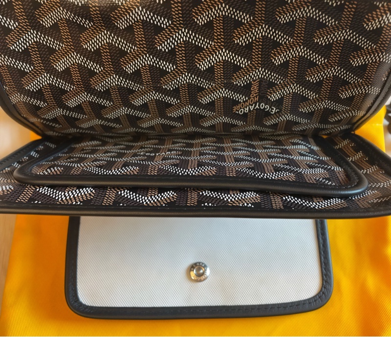 GOYARD PLUMET 經典黑信封包 LOGO AND 翻蓋扁斜背包(近全新)-16