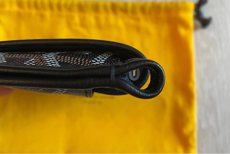 GOYARD PLUMET 經典黑信封包 LOGO AND 翻蓋扁斜背包(近全新)-36