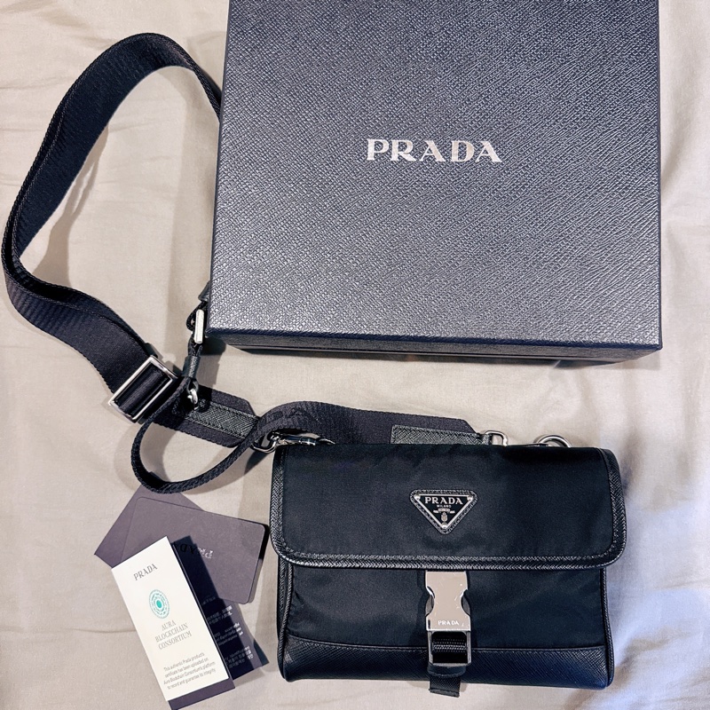 Prada 經典 Saffiano 皮革尼龍包 斜挎包 手機包（近新）-0