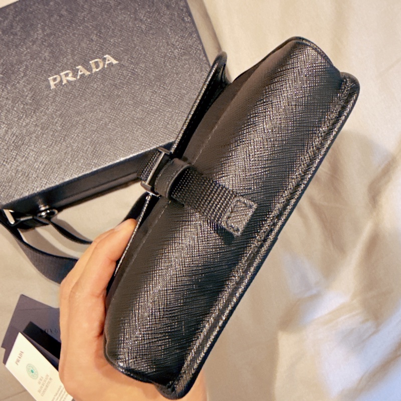 Prada 經典 Saffiano 皮革尼龍包 斜挎包 手機包（近新）-3