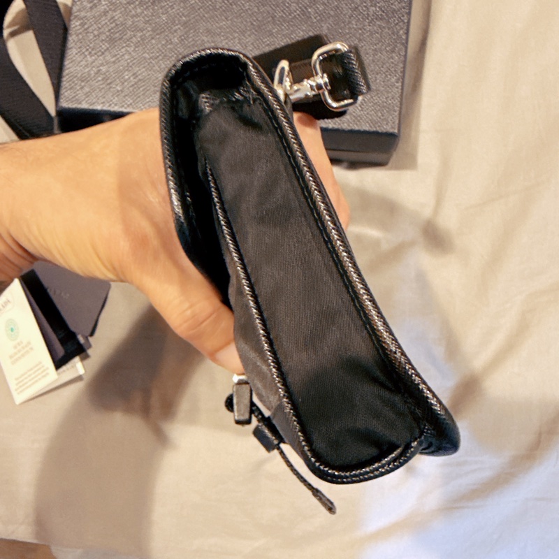 Prada 經典 Saffiano 皮革尼龍包 斜挎包 手機包（近新）-17