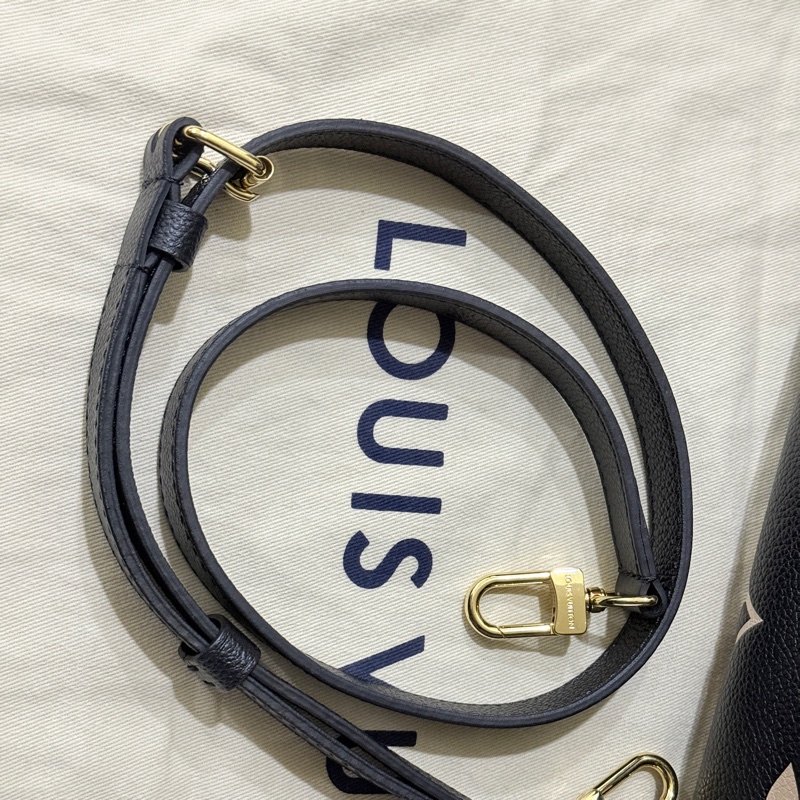 9新✨賠售超甜賣🫶🏻LV on the go🖤黑色牛皮 小號 斜背 托特-30