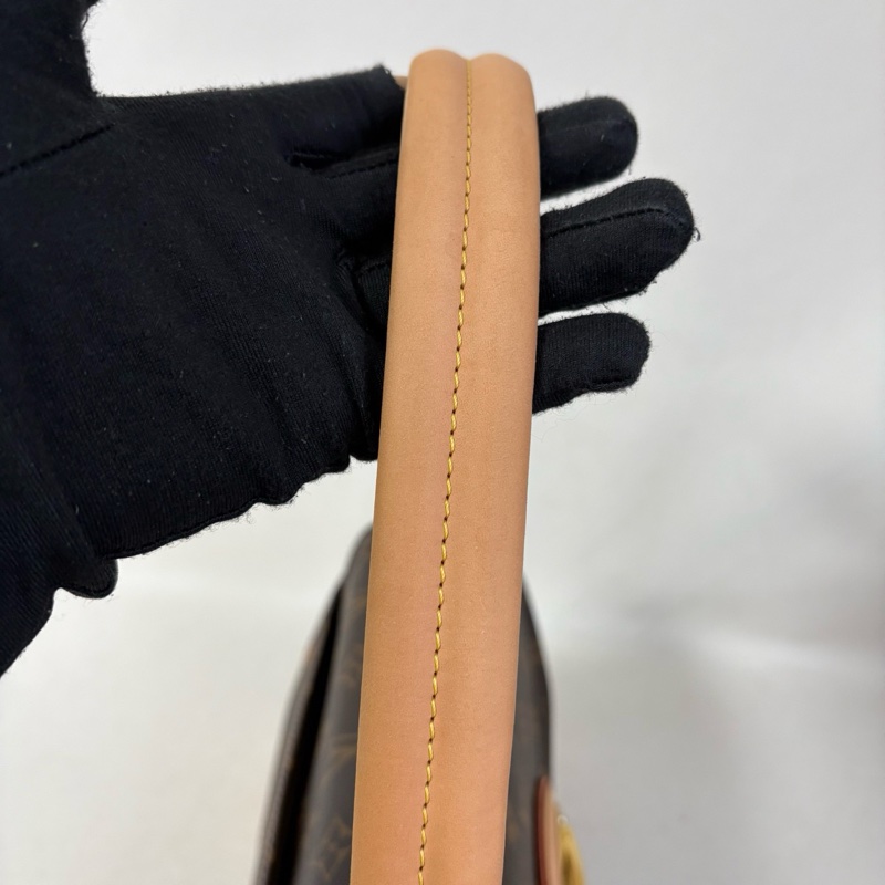 99新LV曼哈頓腋下包-18